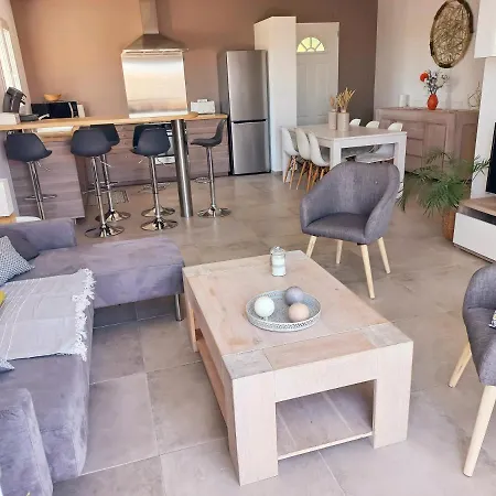 Charmante Dans Un Village Paisible Aux Portes D'uzes Et Des Cevennes Ferienhaus