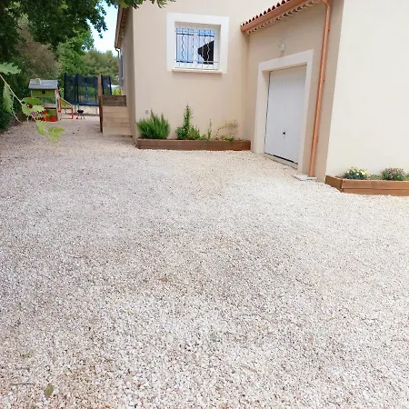 Charmante Dans Un Village Paisible Aux Portes D'uzes Et Des Cevennes