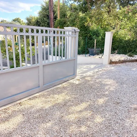 Charmante Dans Un Village Paisible Aux Portes D'uzes Et Des Cevennes Ferienhaus *