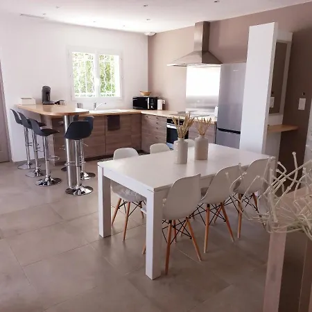 Ferienhaus Charmante Dans Un Village Paisible Aux Portes D'uzes Et Des Cevennes *